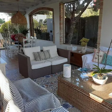 Отель Pareado Con Jardin Privado En Urbanizacion