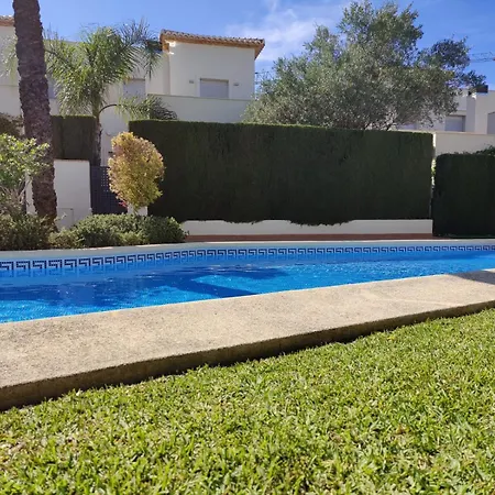Pareado Con Jardin Privado En Urbanizacion Hotel Denia